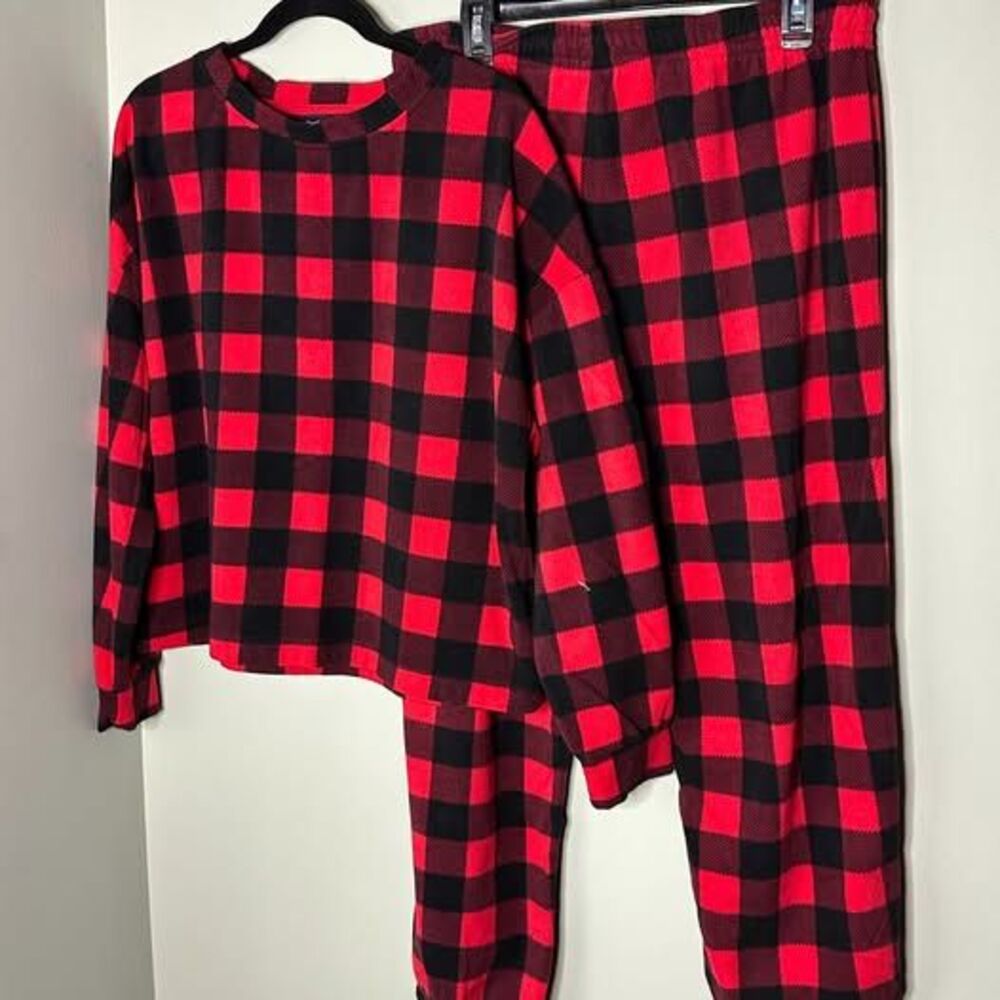 GapBody Red & Black Buffalo Plaid Fleece Pajama Set — Size L